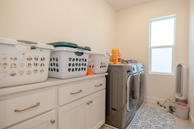 Building Photo - 1381 Porpor Ct