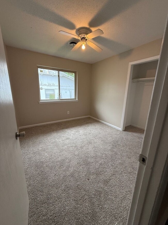 Building Photo - 3 BEDROOM 2 BATH HOUSE CENTRAL HEAT & AIR, UTILITIES ARE EGW, FENCED YARD, 2 CAR CARPORT, W/D HOO...