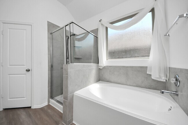 Building Photo - 24063 Hawthorn Lks Dr