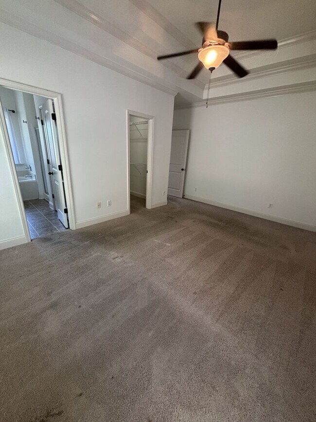 Building Photo - 3 Bed 2 Bath Home In Westover With A 2 Car Garage