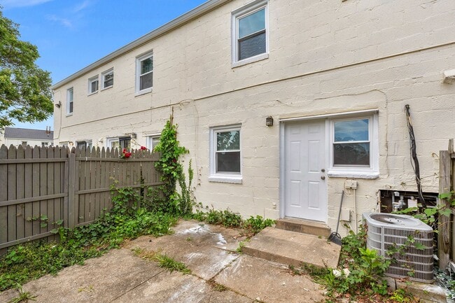 Building Photo - COMING SOON - 2 Bedroom Rental in Temple Hills