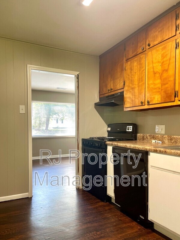 Building Photo - 864 Carrolton Rd