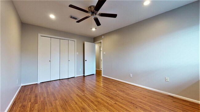 Building Photo - 727 Bunker Hill Rd