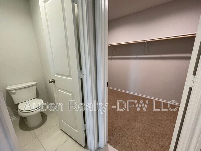 Building Photo - 5752 Brookville Dr