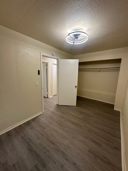 Building Photo - 12414 S Willowbrook Ave