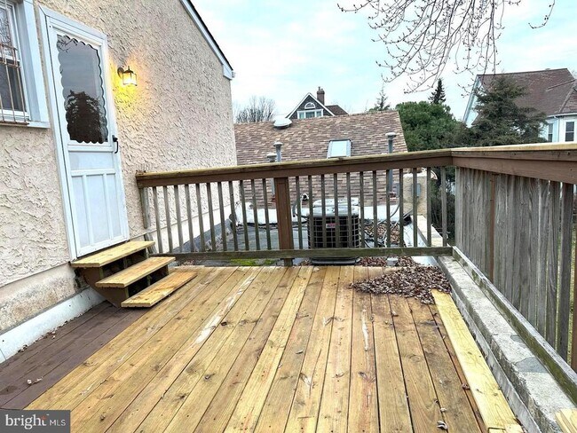 Building Photo - 31 Logan Ave