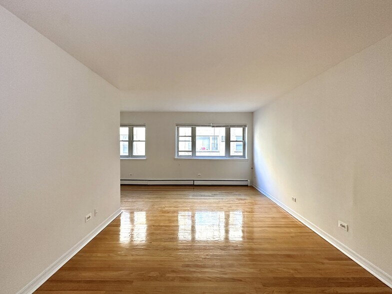 Building Photo - 6830 N Sheridan Rd