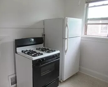 kitchen - 3715 S Clement Ave
