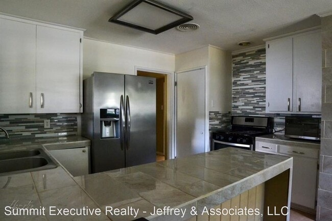Building Photo - 3 br, 1 bath House - 2608 E. Cavett Dr.