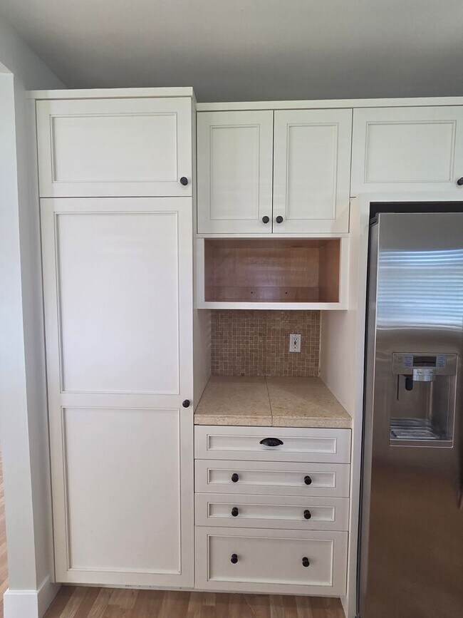 Building Photo - West Side Petaluma Gem- Beautiful 3 bedroom 2 bathroom