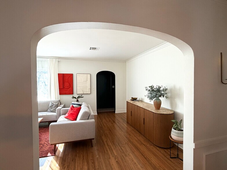 Building Photo - 2023 E 14th Pl