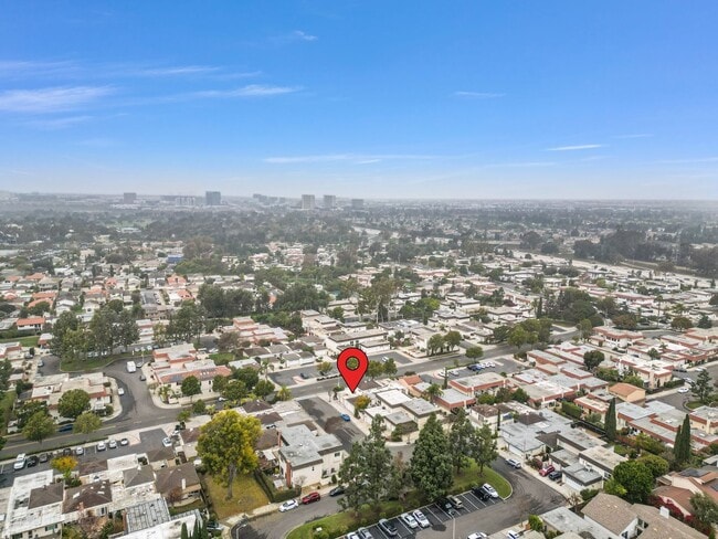 Building Photo - "Rare Single-Story Remodel: Modern 3BR End-Unit in University Park