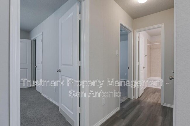 Building Photo - 242 Holland Pk
