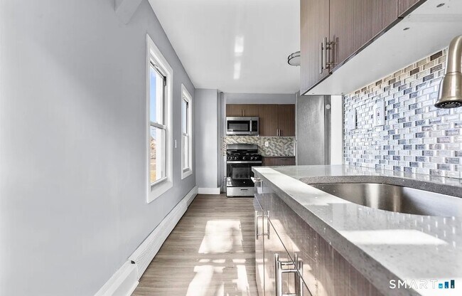 Building Photo - 746 Maple St