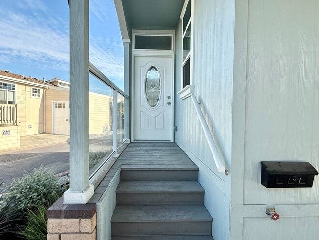 Building Photo - 80 Huntington St