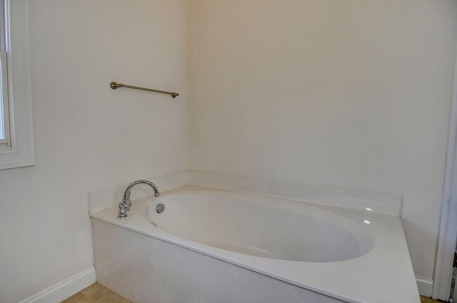 Building Photo - CHICKS BEACH CONDO FOR RENT - VIRGINIA BEACH!