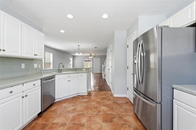 Building Photo - 2505 Harn Blvd
