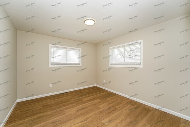 Building Photo - 4863 Southwood Dr