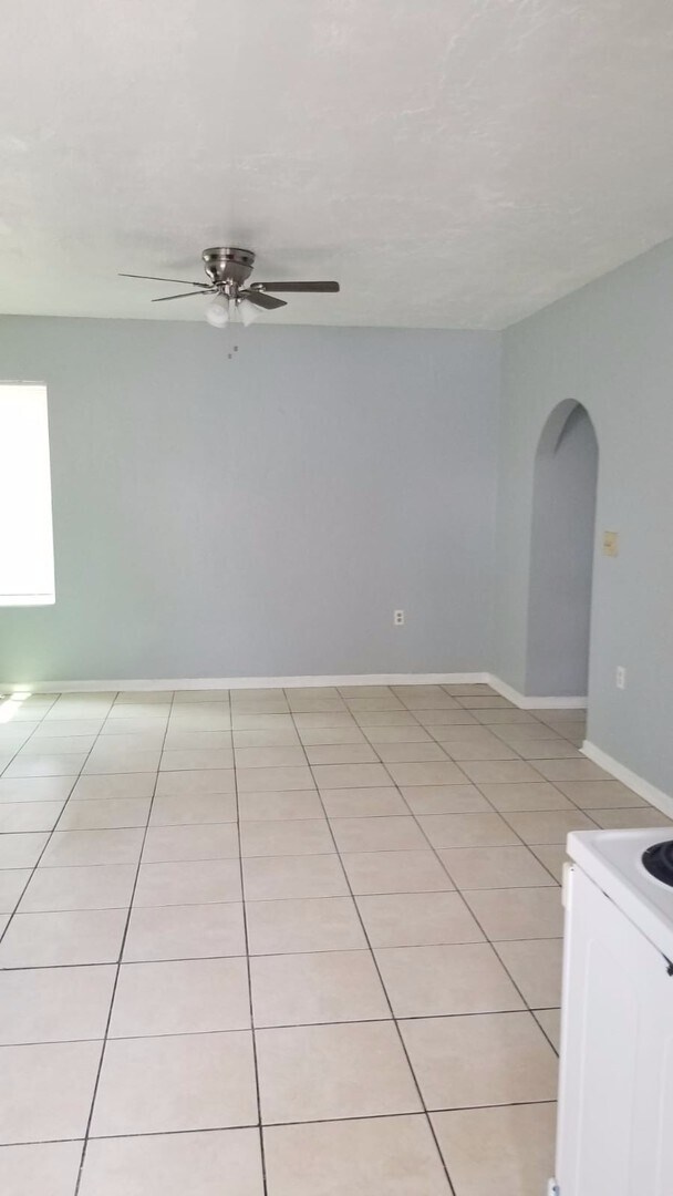 Building Photo - 1 Bedroom Home