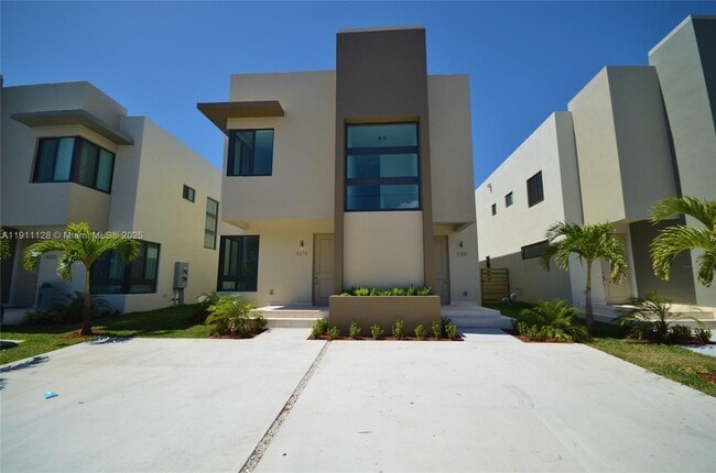 Building Photo - 4374 E 10th Ave