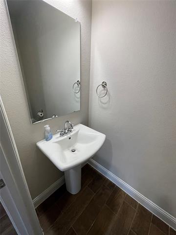 Building Photo - 560 Hutchinson Ln