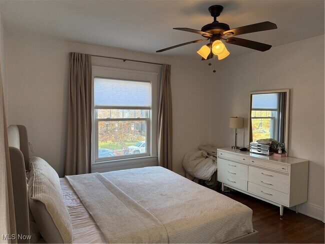 Building Photo - 1320 W 108th St