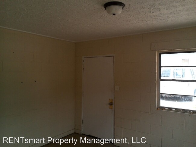 Building Photo - 2213 13th Ave