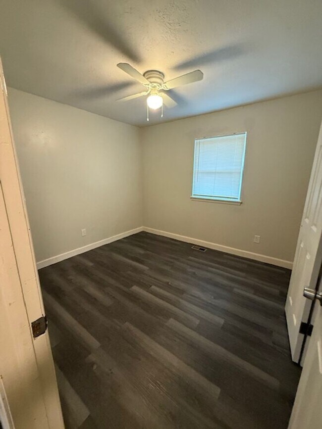 Building Photo - 3 bedrooms - 1.5 baths - Wood-look Floors ...