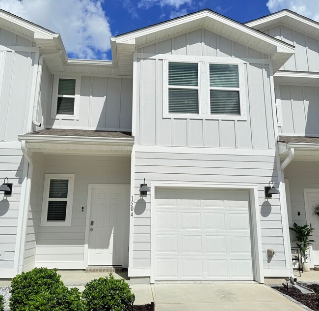 Primary Photo - 3 Bed/2.5 Bath Townhome - Prime Pensacola ...