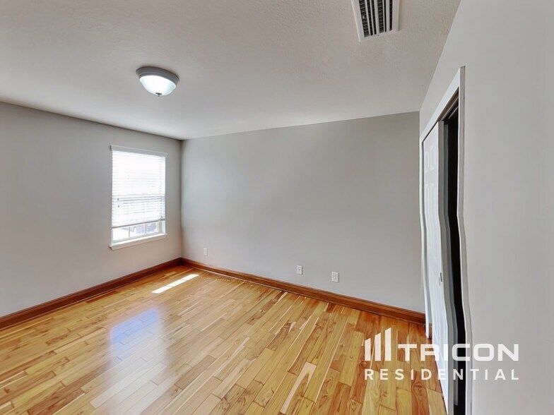 Building Photo - 9228 Mountain Magnolia Dr