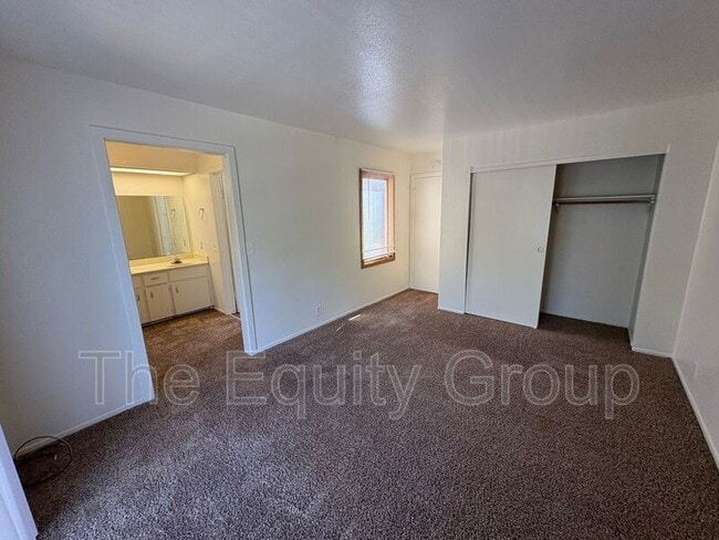 Building Photo - 4805 W Iris Ave