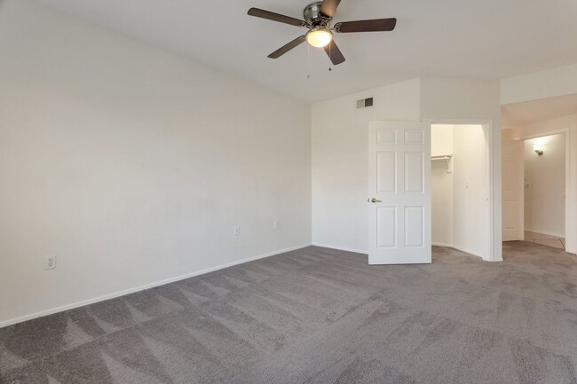 Building Photo - 2 Bedroom Paradise Valley Gem with Private...
