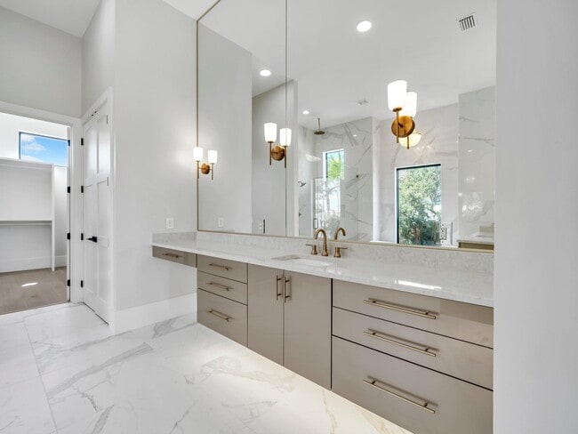 Building Photo - 330 Kelly Plantation Dr