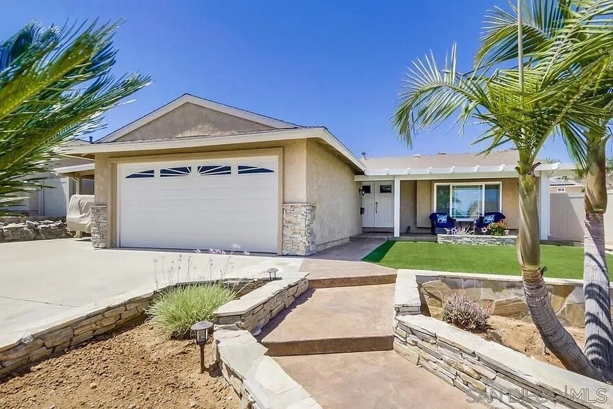 Building Photo - 10142 White Pine Ln