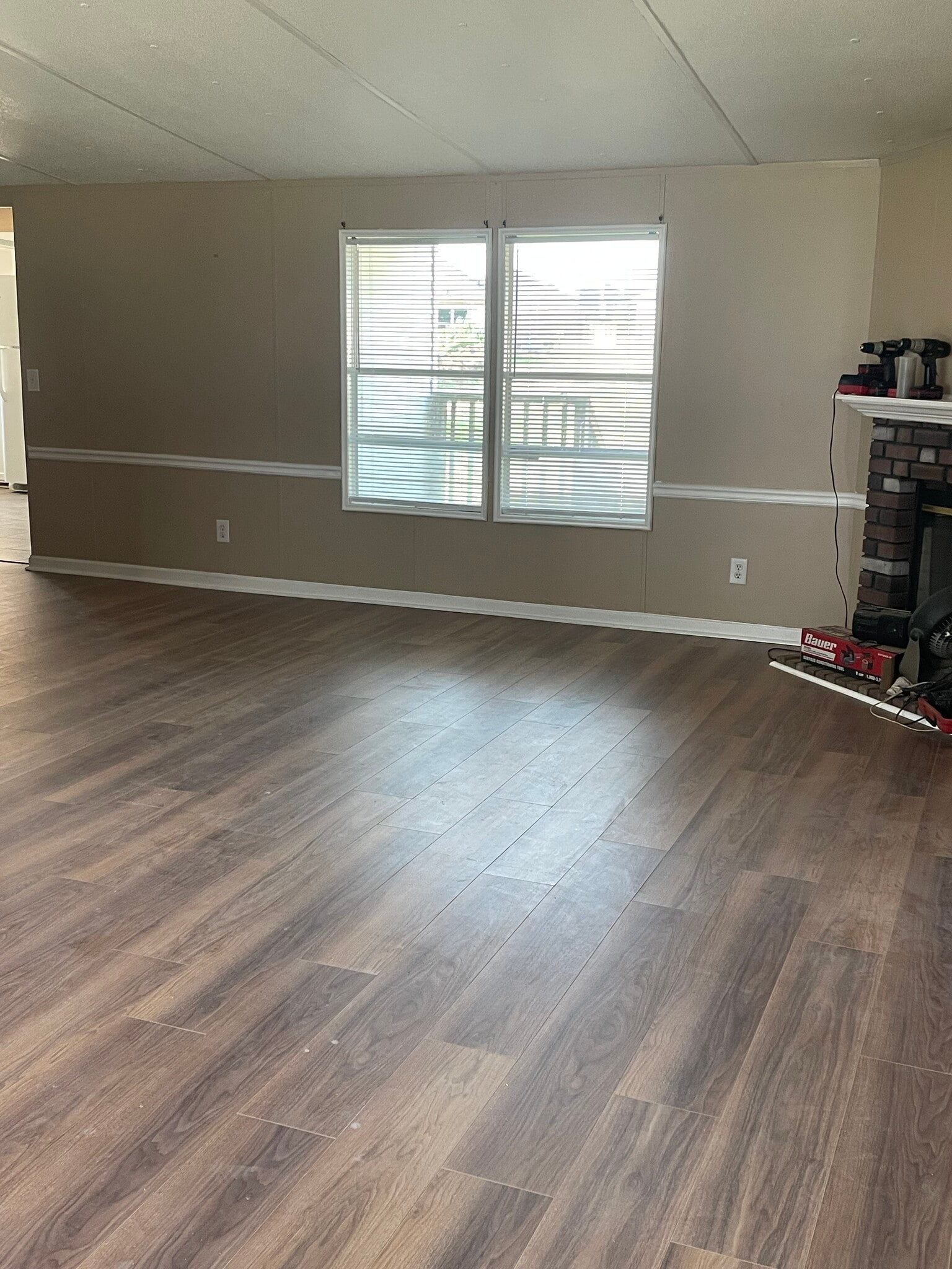 Large Greatroom with fireplace - 234 Hunt Rd