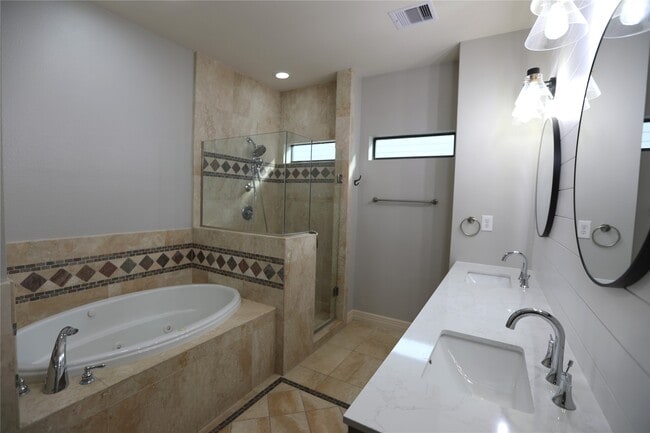 Building Photo - 4215 Lillian St