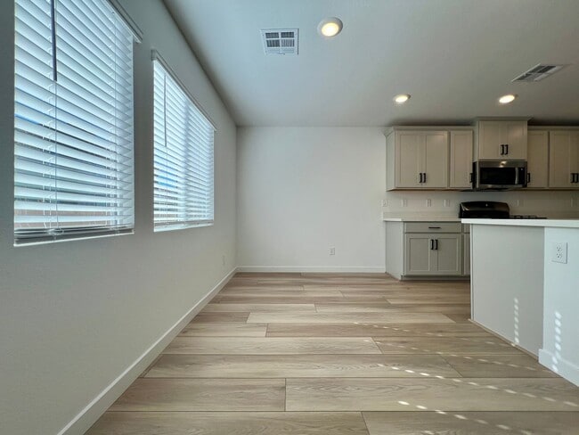 Building Photo - Beautiful Newer 4 Bedroom Home in Cadence with Large Loft