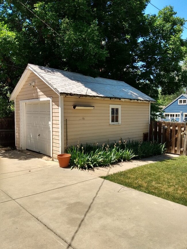 Building Photo - SUPER CUTE 3 BED/2 BATH BUNGALOW IN OLD TOWN LONGMONT