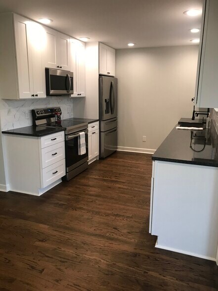 Building Photo - 2422 Charleston Sq