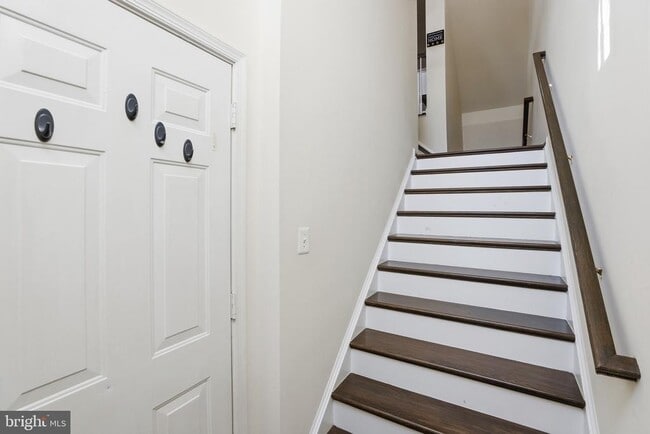 Building Photo - 18525 Sierra Springs Square