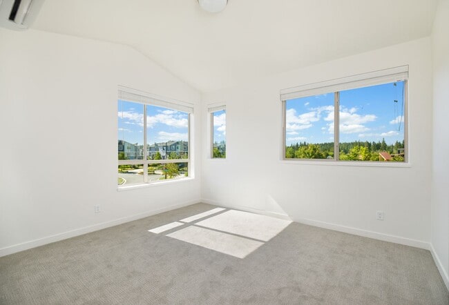 Building Photo - Beautiful 3 Bedroom Home Located in Ten Trails Black Diamond