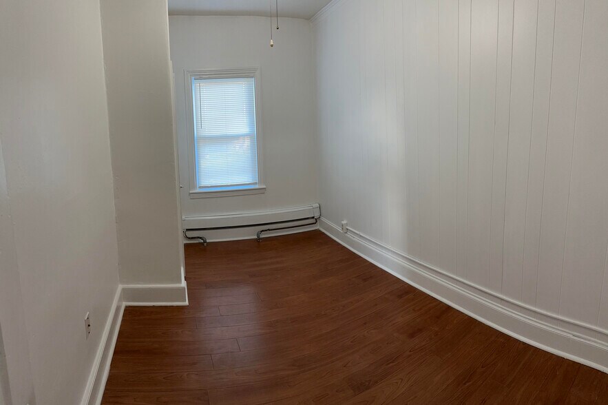 Bedroom 1 - 105 Chambers St