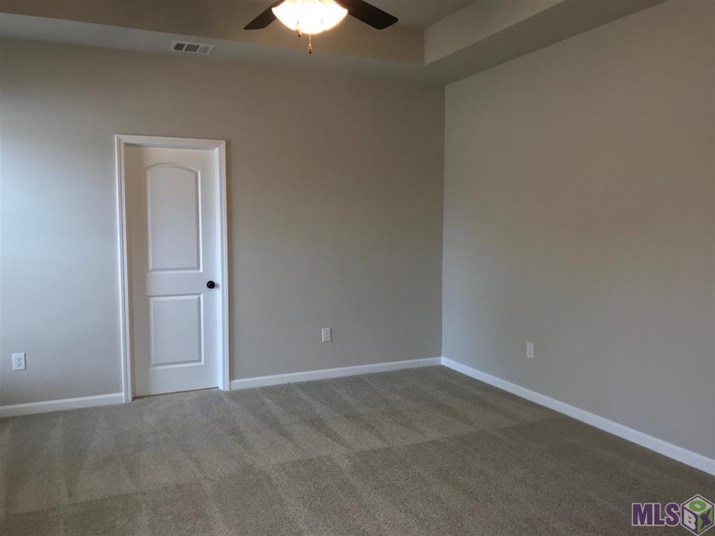 Building Photo - 742 Red Pine Dr