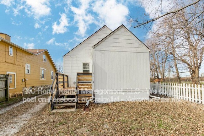 Building Photo - 7219 Chestnut Ave