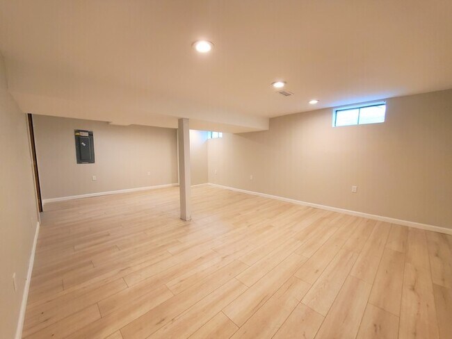 Building Photo - Renovated 4 bed in Westerville!