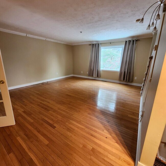 Building Photo - 14 Shoal Creek Rd