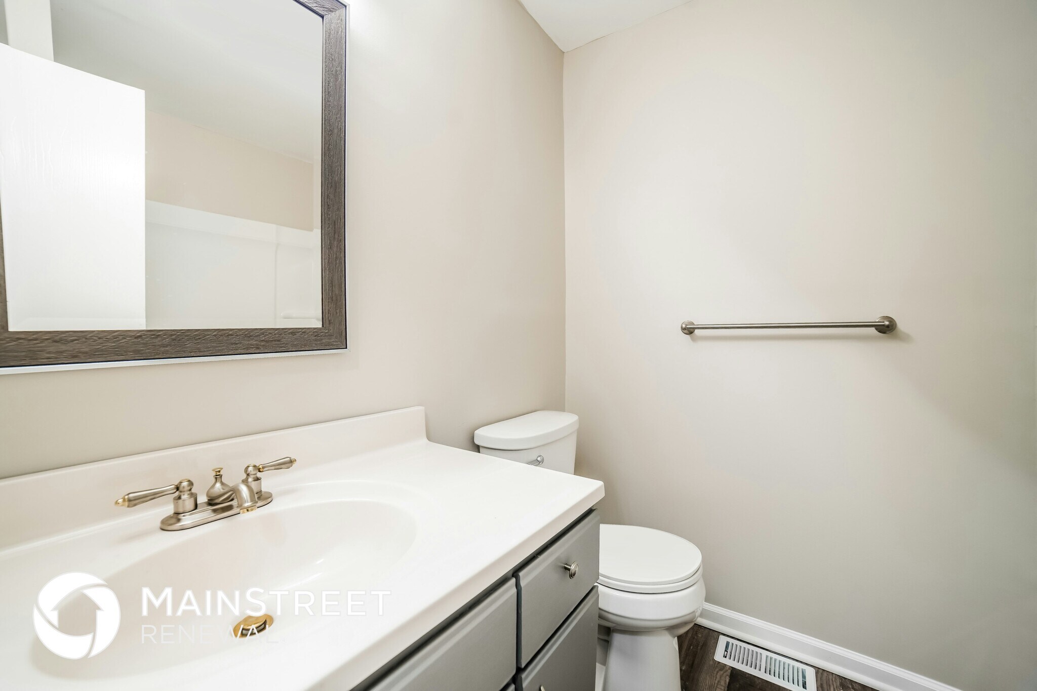 Building Photo - 806 SE 19th St