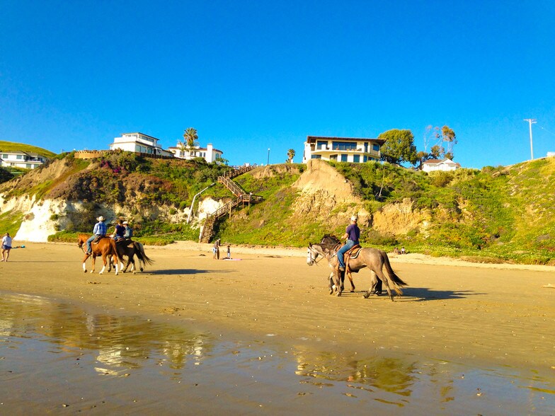 Building Photo - 341 Harbor View Ave