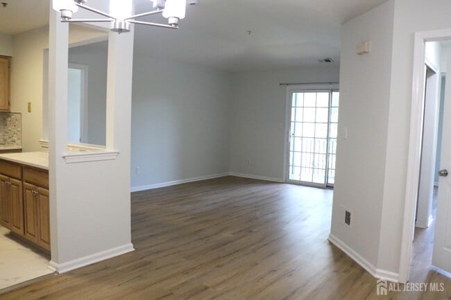 Building Photo - 732 Waterford Dr
