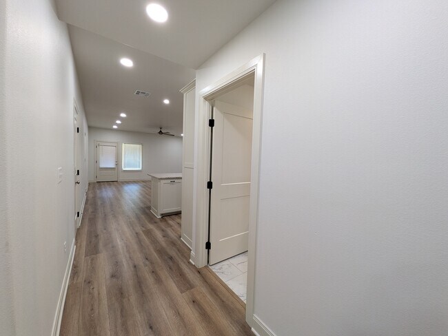 Building Photo - 1116 Black Jack Dr